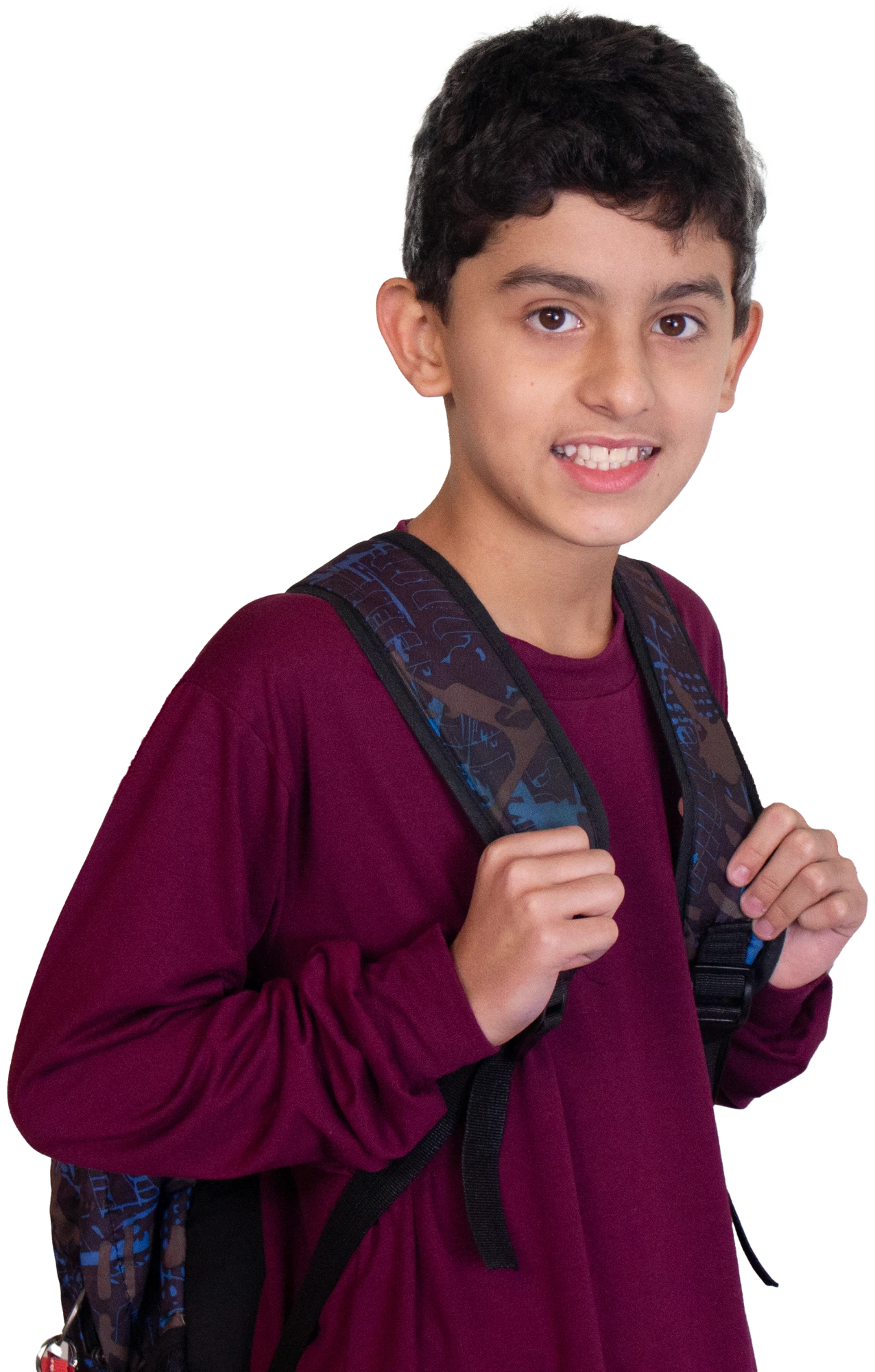 Aluno do SFA sorrindo, com a mochila nas costas